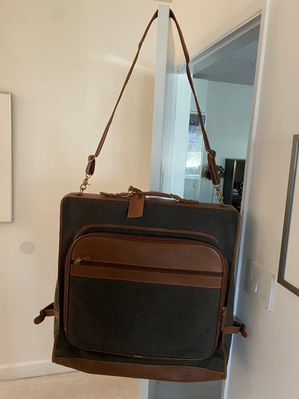 "Coach" Leather and Canvas travel garment bag - USA Made - Beautiful - Picture 9 of 9